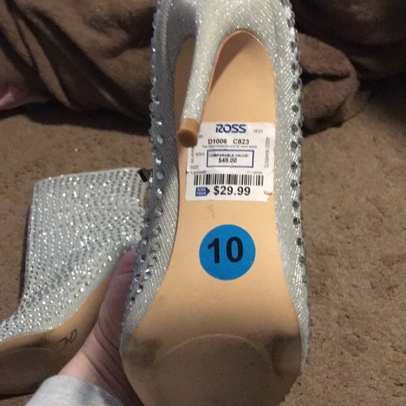 Size 10, Silver Zip up Ankle Boots with Rhinestones. - Picture 5 of 6